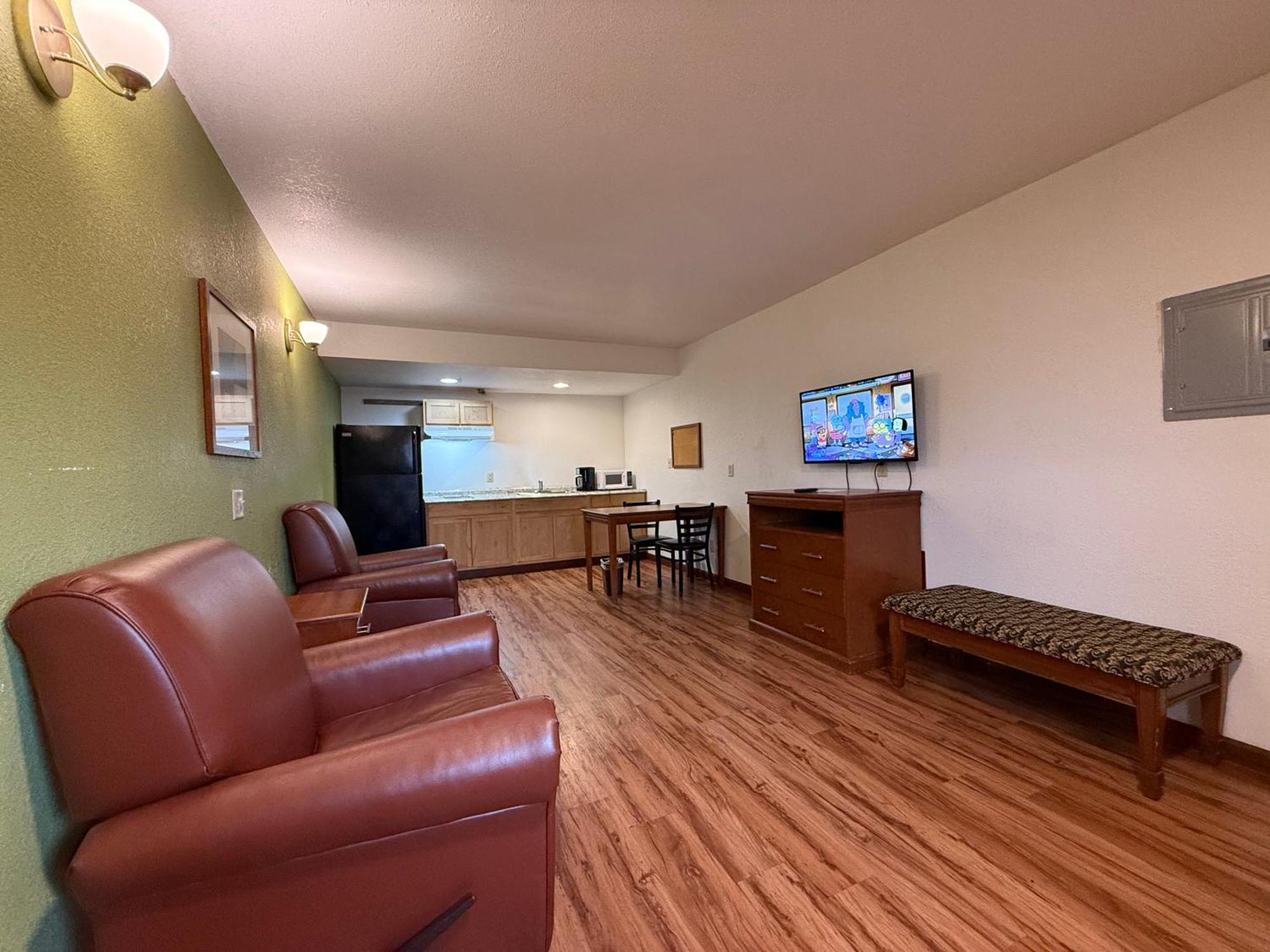 Relax Inn & Suites Mattoon Exterior photo